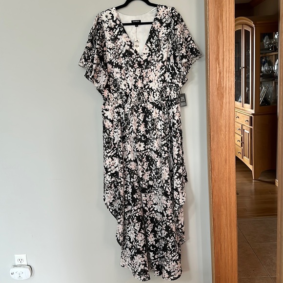 Express Dresses & Skirts - Express Floral Print Dress